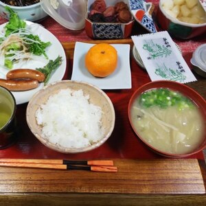 エノキ小松菜玉ねぎの味噌汁